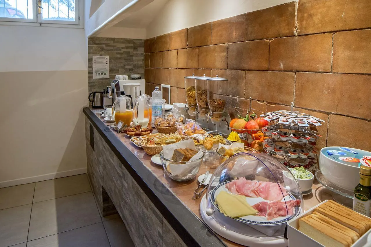 Dimora Salviati Bed and Breakfast Florence 3*,
