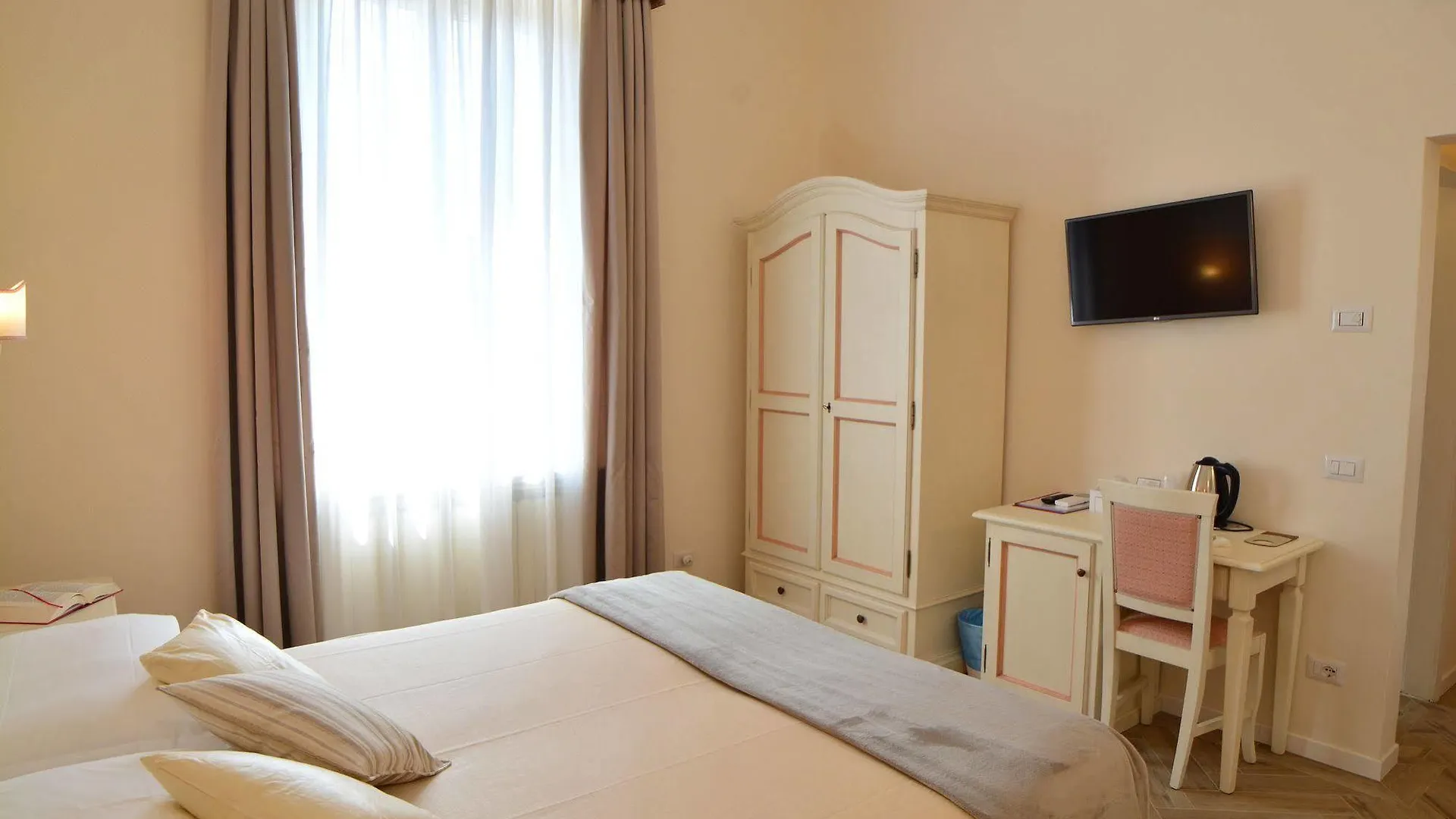 *** Bed & Breakfast Dimora Salviati Bed and Breakfast Florence Italië