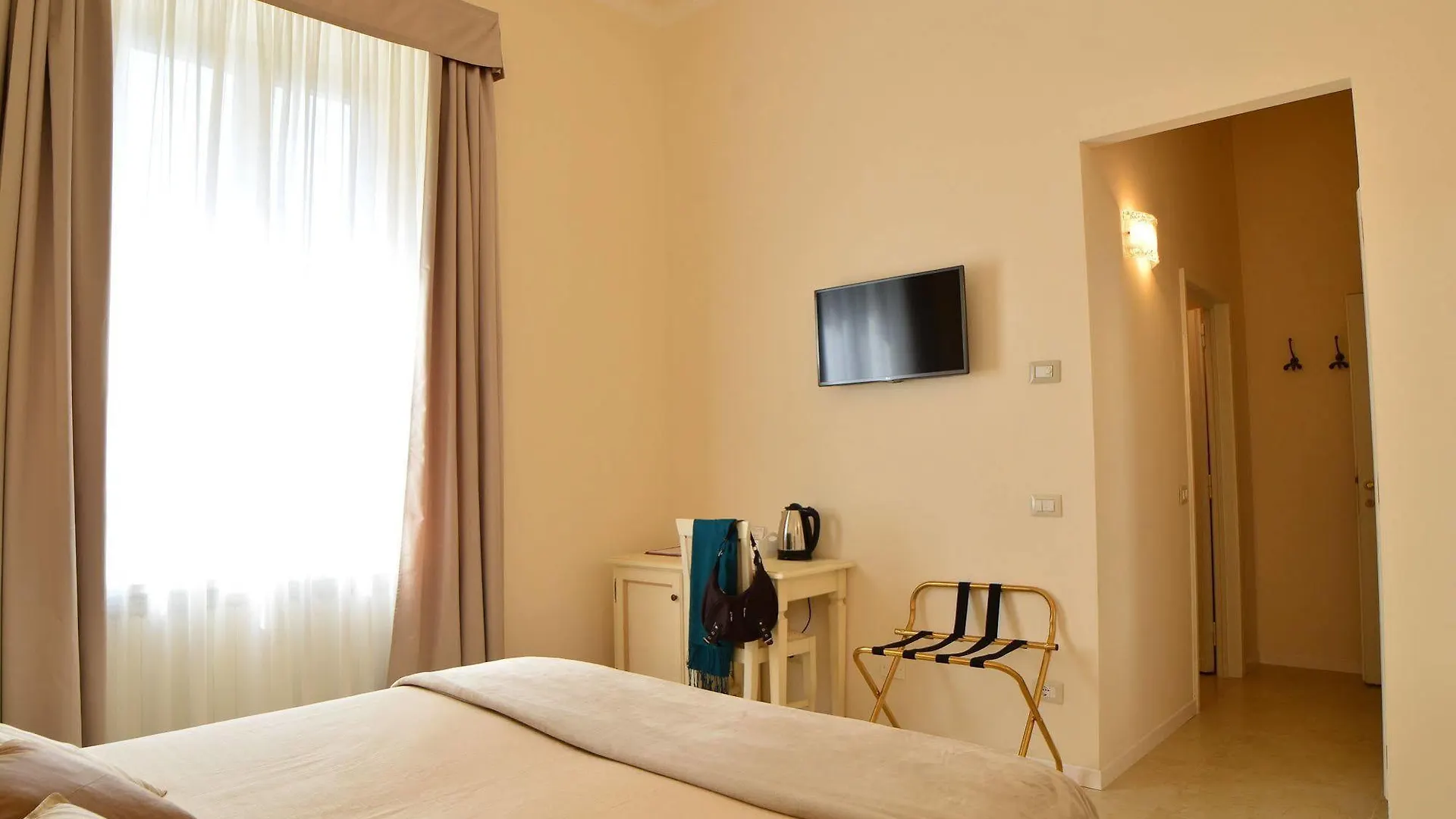 Dimora Salviati Bed and Breakfast Florence Bed & Breakfast